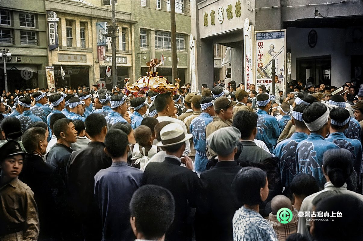 1942臺灣神社祭典，遊行隊伍行經大稻埕太平町- 聚珍臺灣