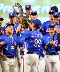 Alternative view of 冠軍之路：2024世界棒球12強賽感動全紀錄【聯名電影書】